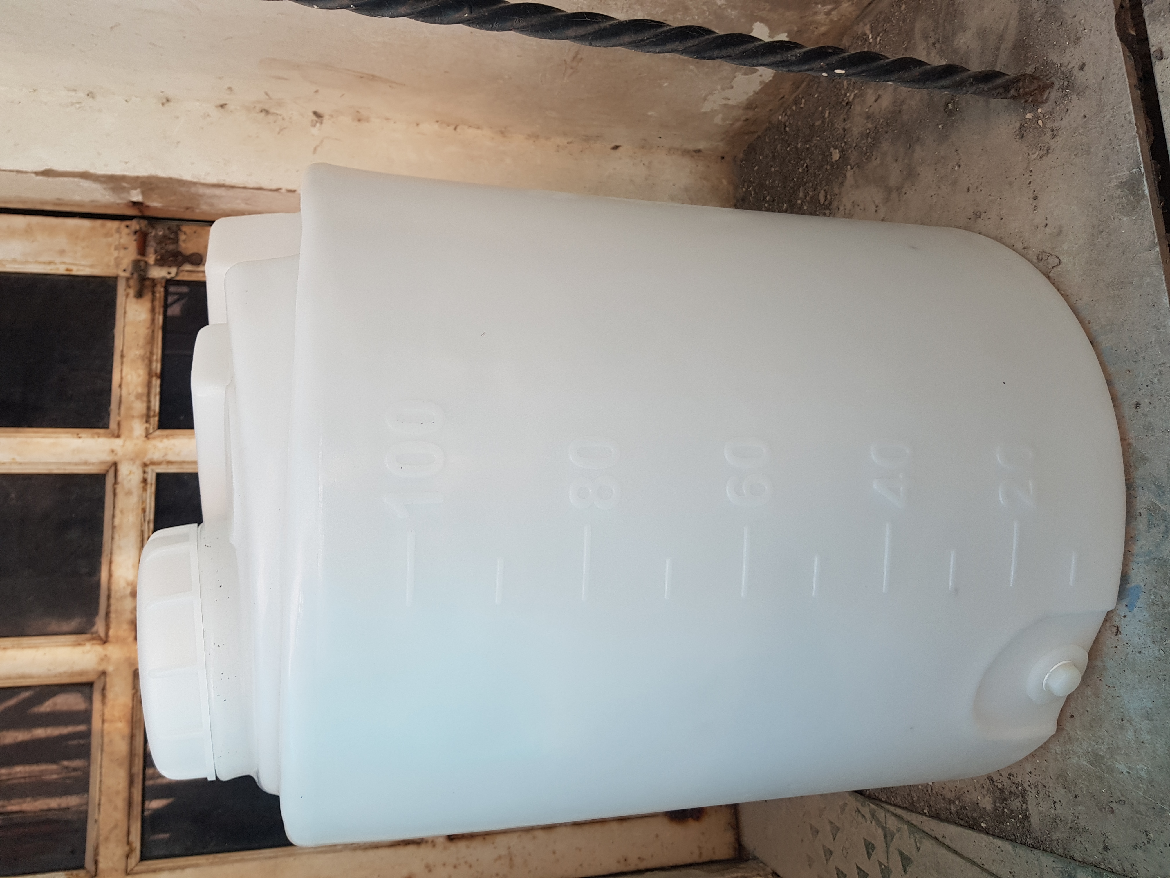 bồn nhựa PE hãng PEC 100L model : RCS-100-04